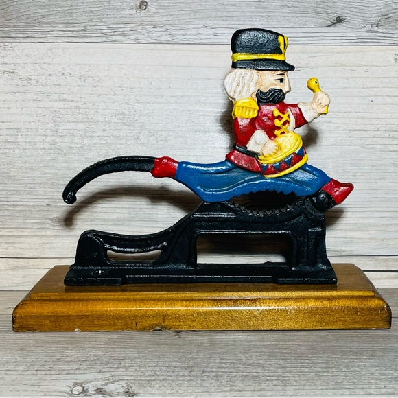 Vintage ~ Nutcracker Drummer Boy Cast Iron Hand painted on mounted wood base - Picture 5 of 7
